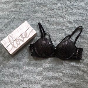 Like new Victoria’s Secret push up bra